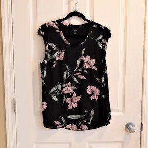 RW&Co sleeveless black floral shirt, Size: L